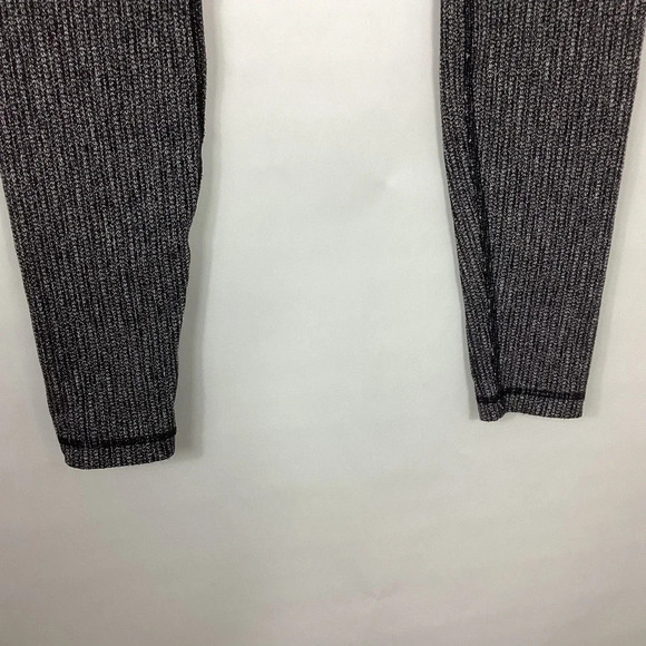 Lululemon Wunder Under Leggings Size 6 - Picture 6 of 12